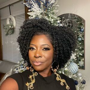 Meet your Posher, Yolanda